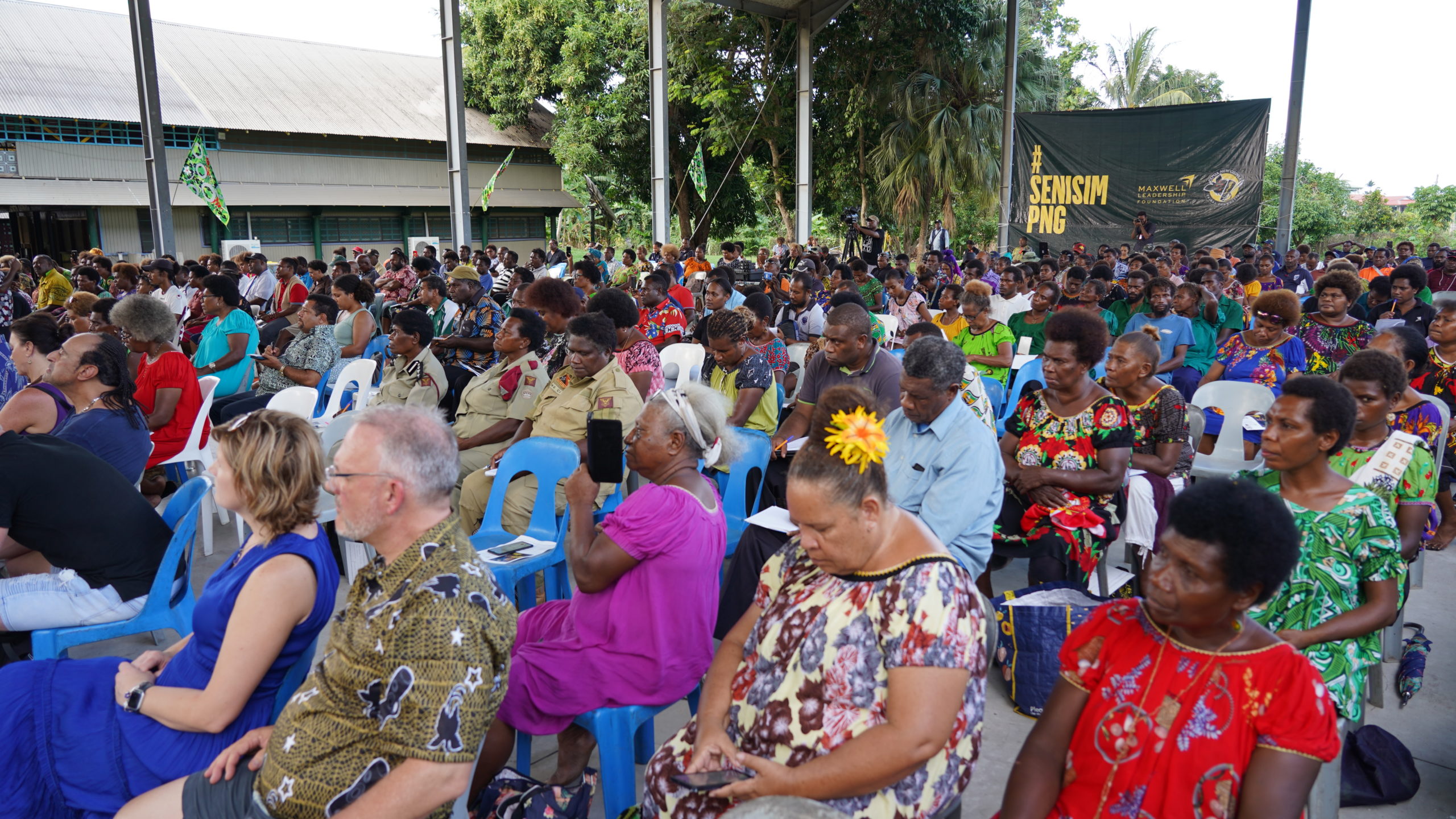 S8E06158 John Maxwell and the Maxwell Leadership Foundation addresses a group of Local Leaders at the Senisim PNG training.
