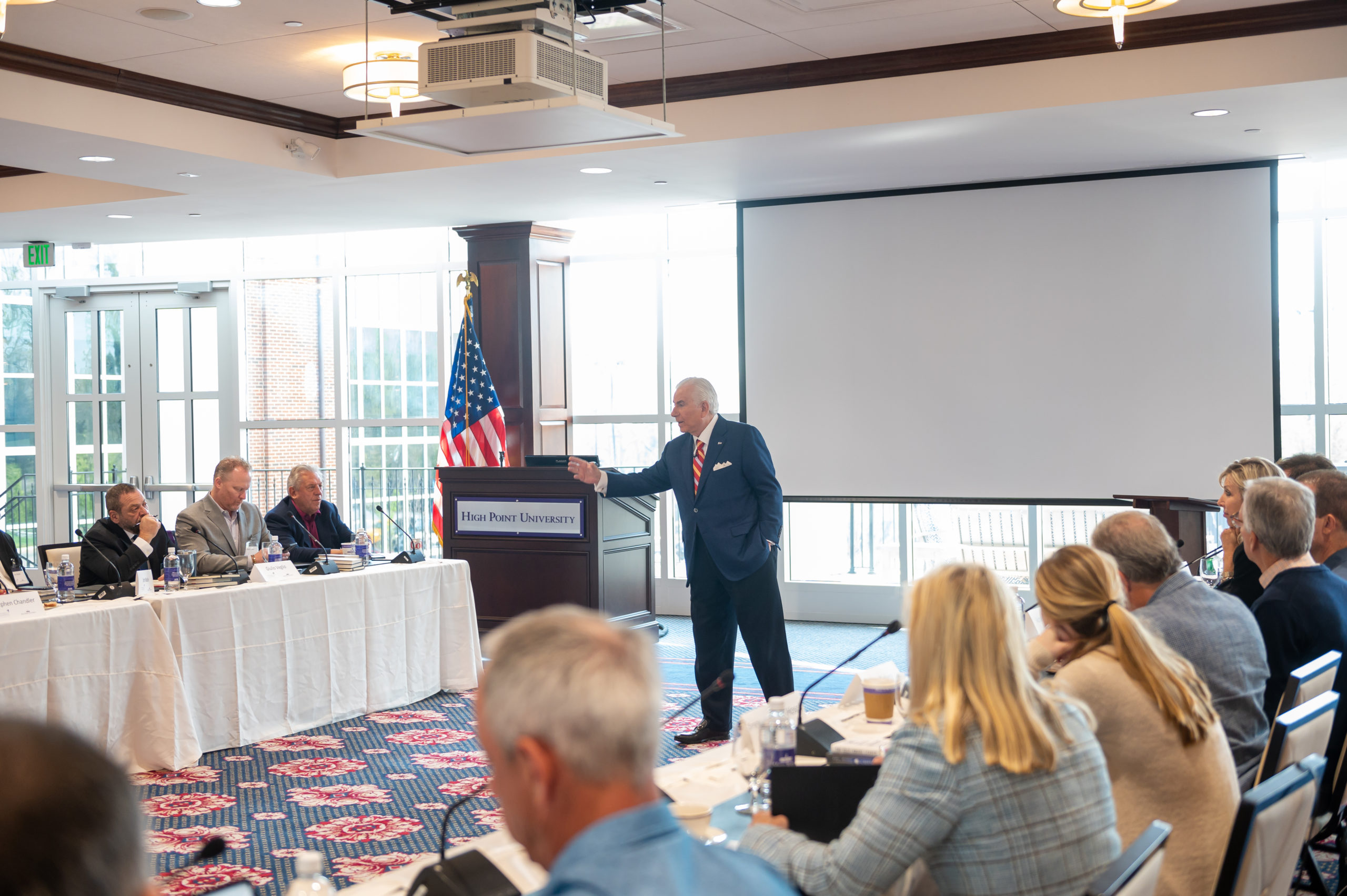 John Maxwell Roundtable April 6, 2022 John Maxwell
Roundtable
April 6, 2022
